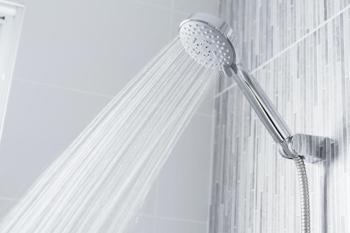 【放置したらカビだらけ！？】6割の人が汚れに気づいていないシャワーヘッドの掃除方法を伝授！