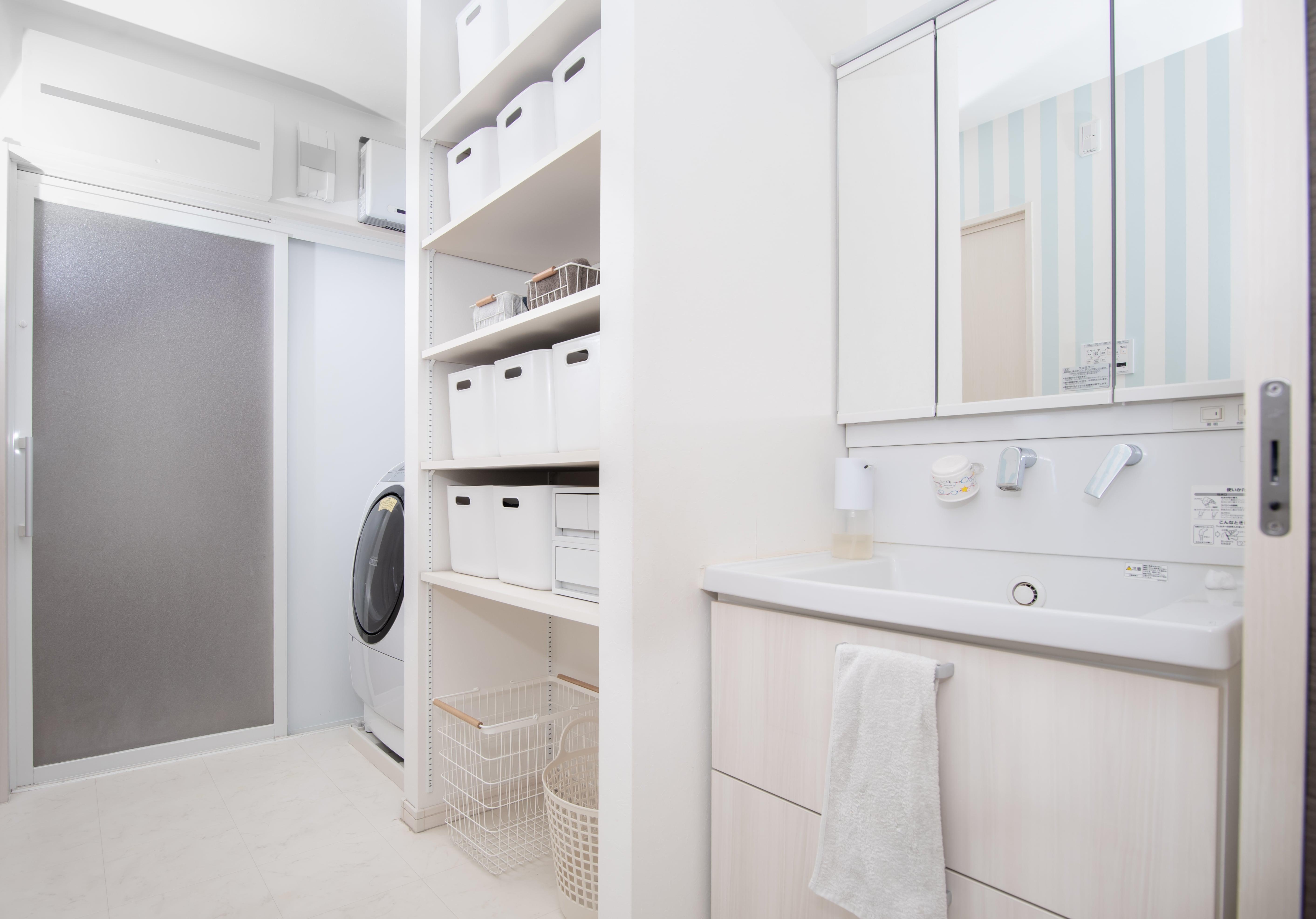 オシャレに見せる 洗面所の収納アイデア 便利な収納アイテムをご紹介 暮らしのコンサルタント 100満ボルト